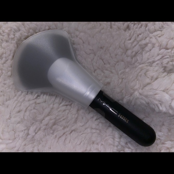 Kat Von D, Kevyn Aucoin, Beauty Blender, Urban Decay, Too Faced, Natasha Denona - Picture 3 of 12